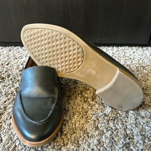 AEROSOLES Black Leather Flats